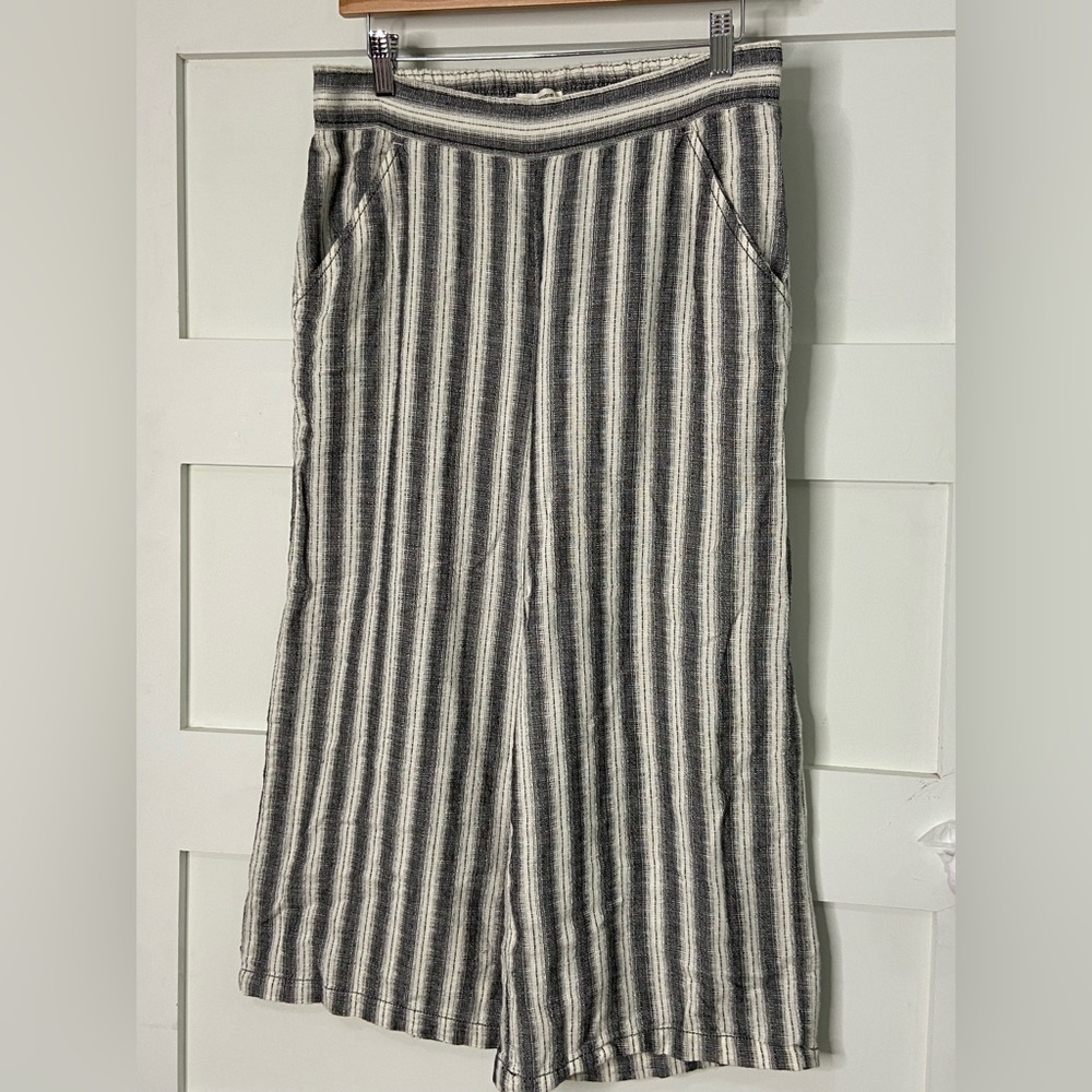 Max Studio Wide Leg Crop Pull on pants Stripe Med - NWOT (fits like S)
